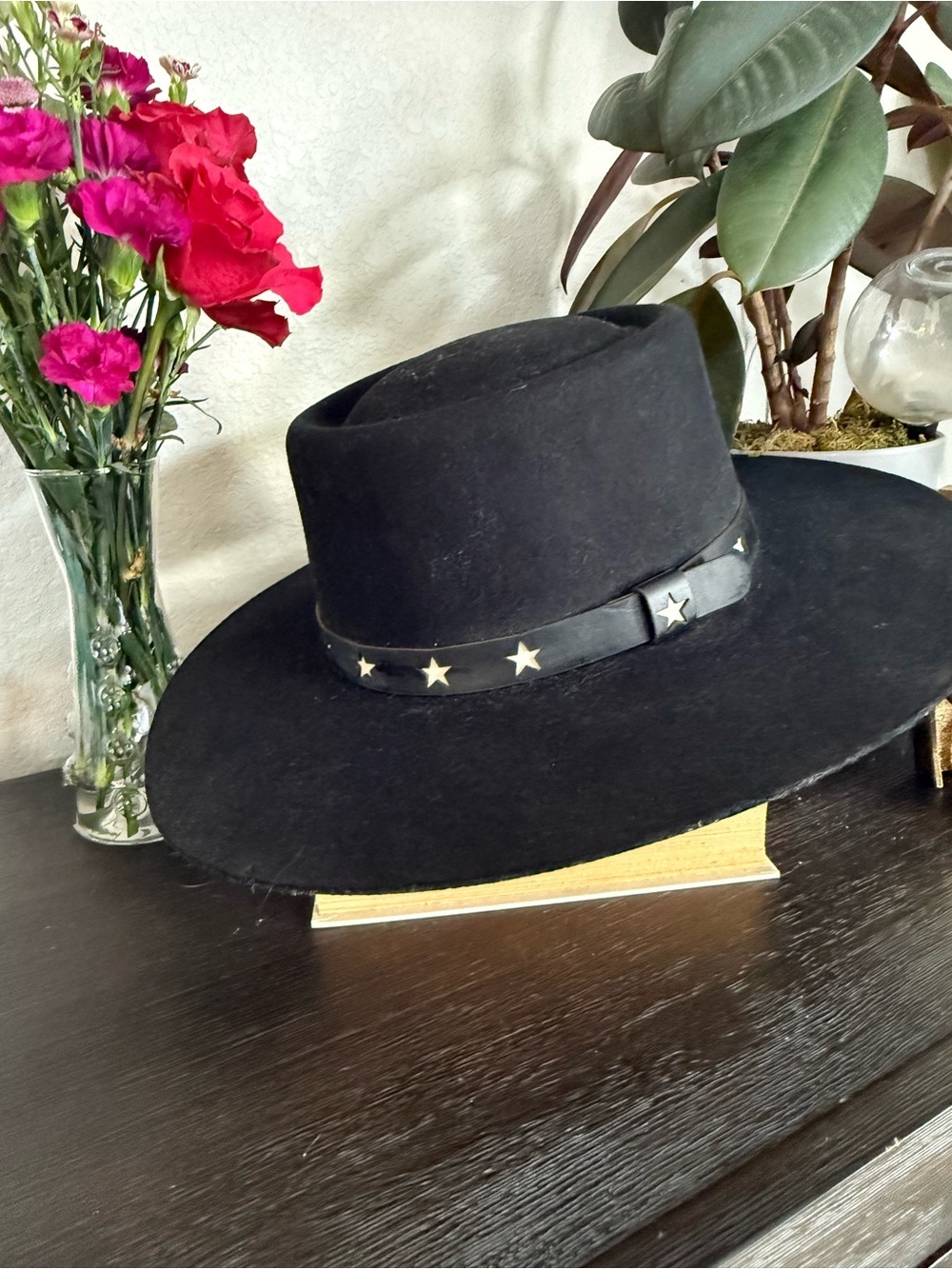 Charlie 1 Horse Cosmic Cowgirl Black Wide-Brim Felt Hat with Star Band - Picture 2 of 9